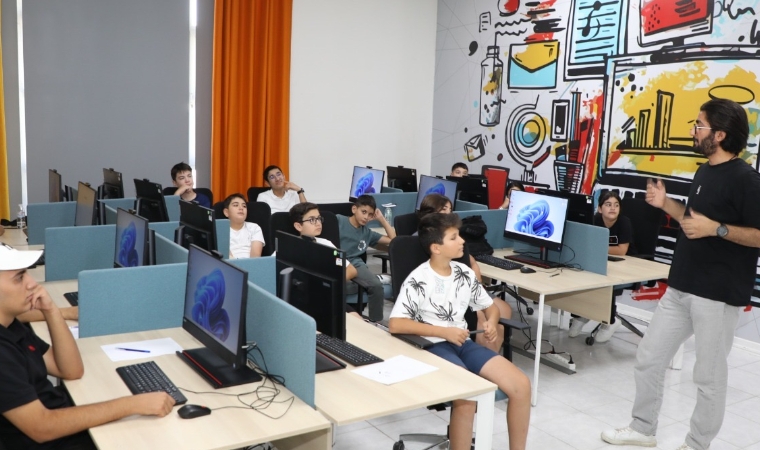 Malatya'da Geleceğin Yazılımcıları Robotik Kodlama Kursunda Yetişiyor