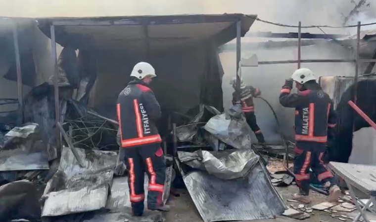 Malatya’da İşçi Konteynerlerinde Yangın Paniği: Maddi Hasar Oluştu