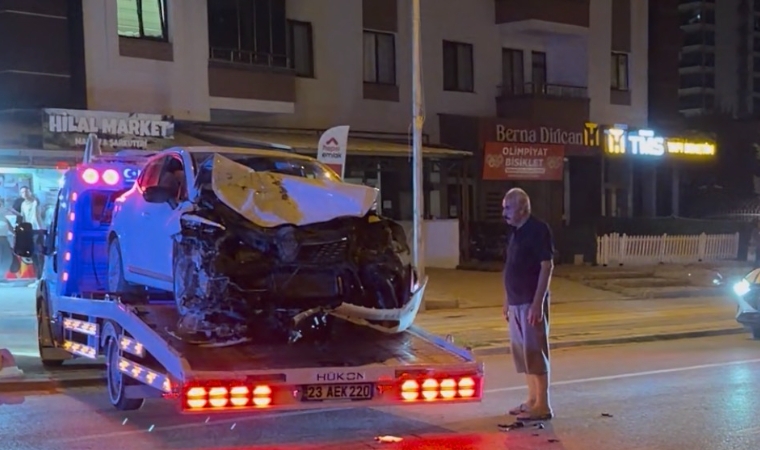 Malatya'da Pikap İle Otomobil Çarpıştı: Kazada 3 Kişi Yaralandı