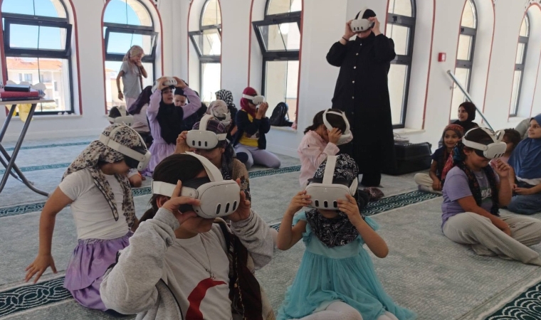 Minikler Uzayı Keşfetti Ve Sanal Gerçeklikle Kabe'ye Gitti