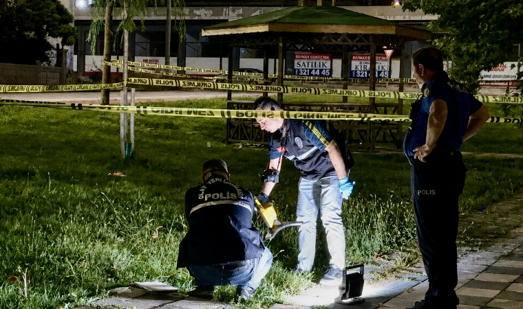 Parktaki Kanlı Kavgada Dört Kişiyi Yaralayan İki Zanlı Gözaltına Alındı