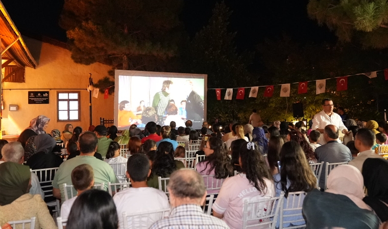 Vatandaşlar Tarihi Bahçede Hep Bir Ağızdan Şarkı Söyledi