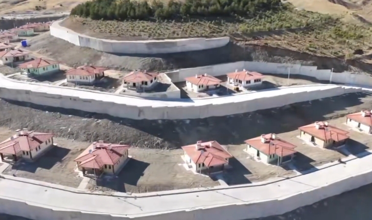 Yukarıulupınar'da Yüzleri Güldüren Deprem Konutları Hak Sahiplerine Teslim Edildi