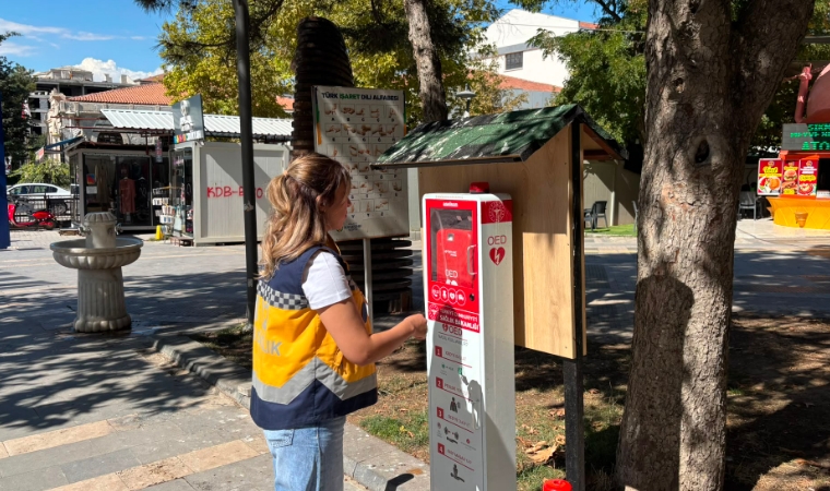 Ambulans Gelene Kadar Geçen Kritik Dakikalarda Tam Otomatik Şok Cihazı Devreye Girecek