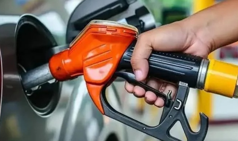 Depoyu Dolduracaklar Dikkat Benzine Üç Lira Yirmi Kuruş Zam Geldi