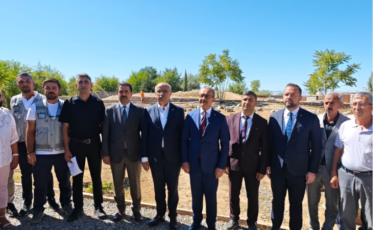 Eski Malatya’da Tarihi Kırk Kardeşler Mezarlığı Gün Yüzüne Çıkarılıyor