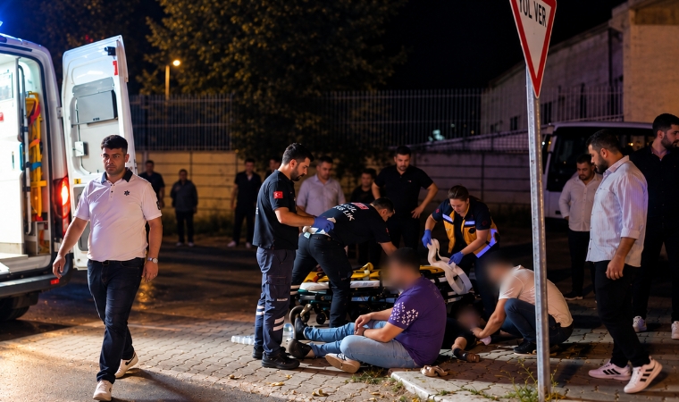 Kontrolden Çıkan Minibüs Ağaca Çarptı: Kazada İki Kişi Yaralandı