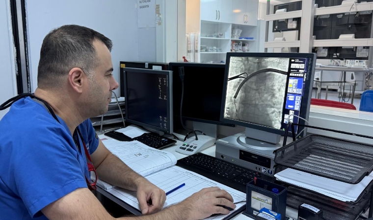 Malatya'da Enfekte Kalp Pili ve Elektrot Çıkarma İşlemleri Başarıyla Uygulanıyor