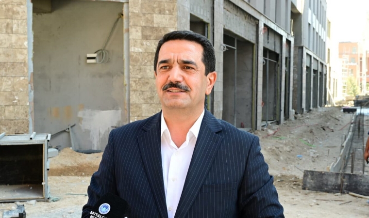 Malatya’da Şemsiye Tartışması: Demedi Deme Bayram Başkan!