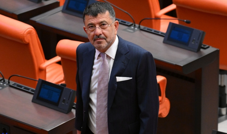 Pazar Ziyaretinde Aniden Fenalaşan Milletvekili Veli Ağbaba'nın Belinde Kırık Tespit Edildi