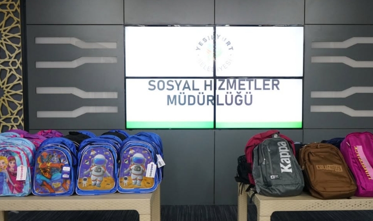 Yeşilyurt’ta Öğrencilerin Çantasını Belediye Hazırladı