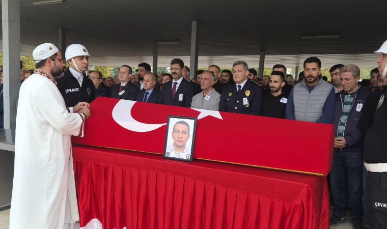 Alabora Olan Teknede Hayatını Kaybeden Polis Memuru Orhan Gazi Yetiş Toprağa Verildi