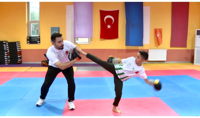 Bir Gözü Ringde Bir Gözü Kan Şekerinde Olan Küçük Boksör Avrupa Şampiyonluğuna Kilitlendi