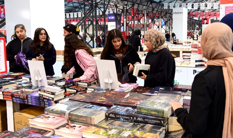 Malatya Kitap Fuarı Beş Günde 100 Bin Ziyaretçi Sayısını Aşarak Rekora İmza Attı