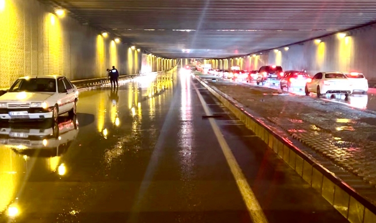 Malatya’da Sağanak Yağış Çevreyolunu Sular Altında Bıraktı