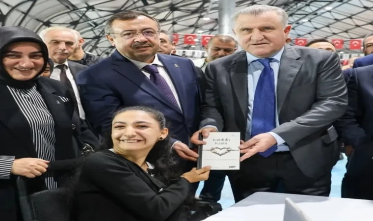 Sevim Levent Kitapseverlerle 12. Malatya Kitap Fuarında Bir Araya Geldi