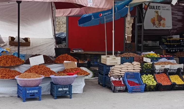Somuncu Baba Külliyesi Ziyaretçileri Darende’nin Doğal Lezzetlerine Yoğun İlgi Gösteriyor