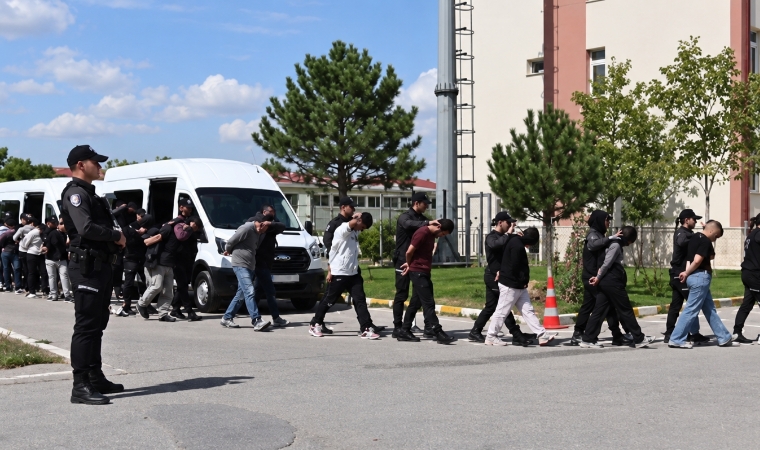 Vatandaşları Yarım Milyar Liradan Fazla Dolandıran Şebeke Çökertildi