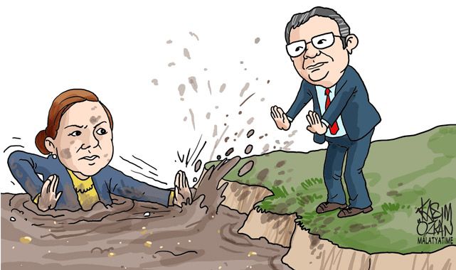 Servetine servet kattı, gözünü bize dikti!..