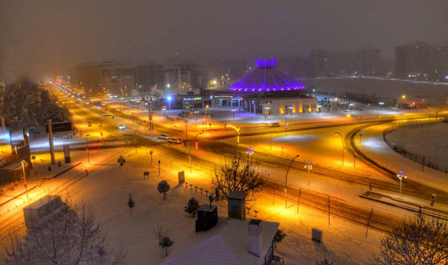 Malatya&#39;da karlı gece...