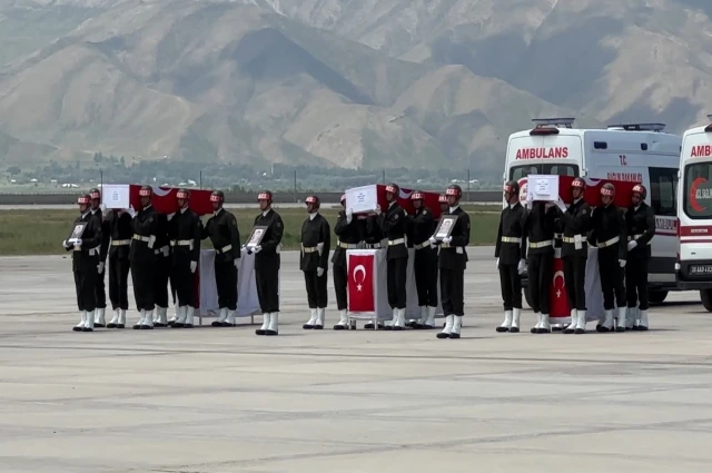 Yüzümüz Solgun, Kalbimiz Buruk...