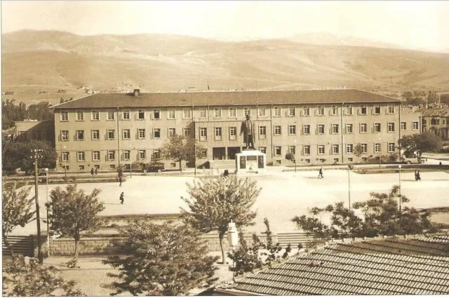 Bir Başka Şehrin Sevdası (2.bölüm)
