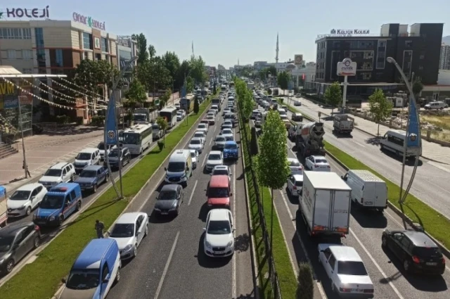 Malatya Trafiği: Yol Değil, Sinir Testi!