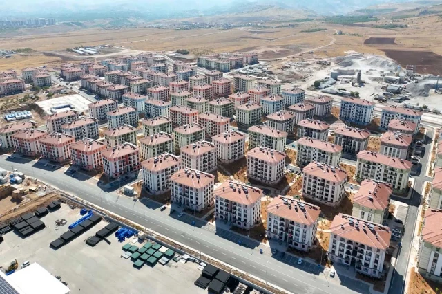 Az Gittim Uz Gittim Bir De Arkama Baktım Ki Bir Arpa Boyu Yol: İkizce’de Ömür Boyu Borç