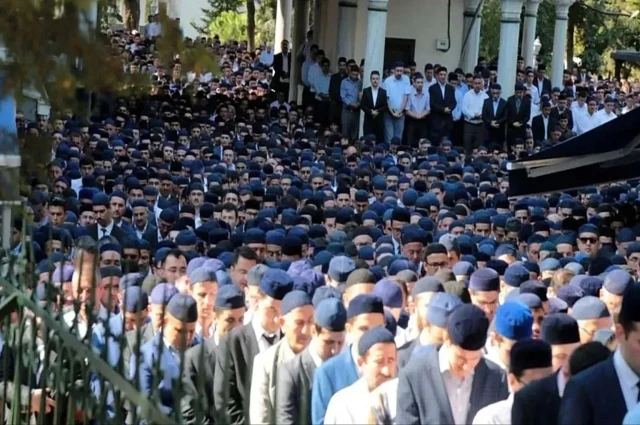 Yılanın Başı Ezilsin, Ama Kur'an'a Gönül Verenler Korunsun...