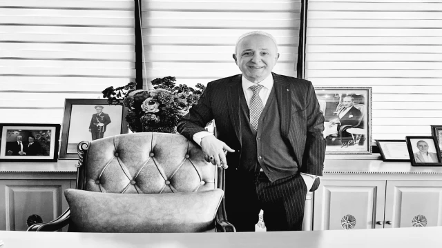 BİR FERMUARLA DÜNYAYA AÇILDI / Ömer Özpehlivan’ın Sessiz Devrimi