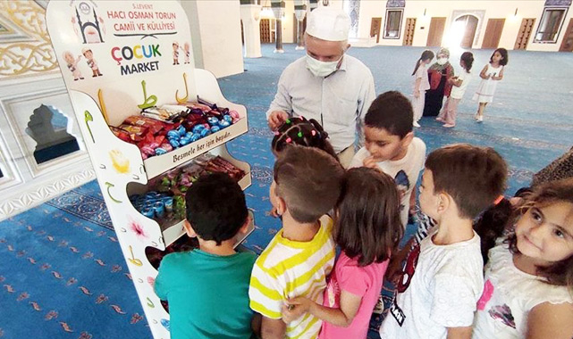 Çocuklara camiyi sevdiren imam