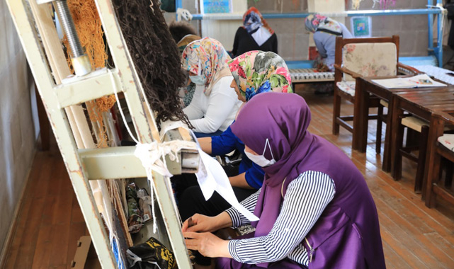 Meslek öğrenirken aile bütçesine destek oluyorlar!