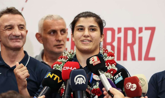 Busenaz Sürmeneli yurda döndü