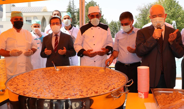 İNÜ'de aşure ikramı!