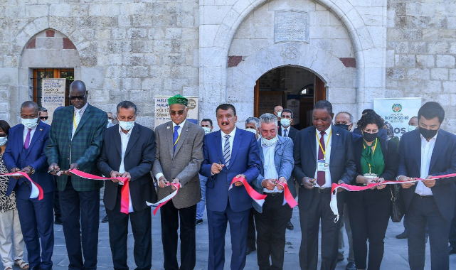 22 üniversiteden 51 akademisyen katıldı