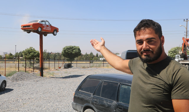Demir direk üzerindeki otomobil dikkat çekiyor