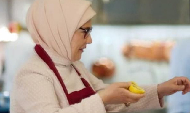 Emine Erdoğan kendi elleriyle Leblebi Helvası yaptı