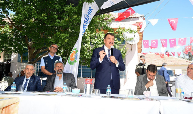 Gürkan: 3 bin km'nin üzerinde yol yapıldı