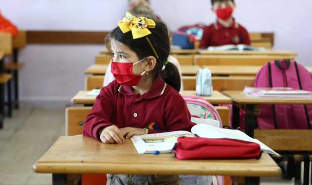 Kovid hastası ve temaslısı öğrencilere mazeret izni!