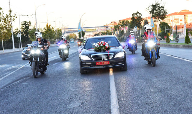 Vali Baruş'tan Gazi Yalçın Yedek'e jest