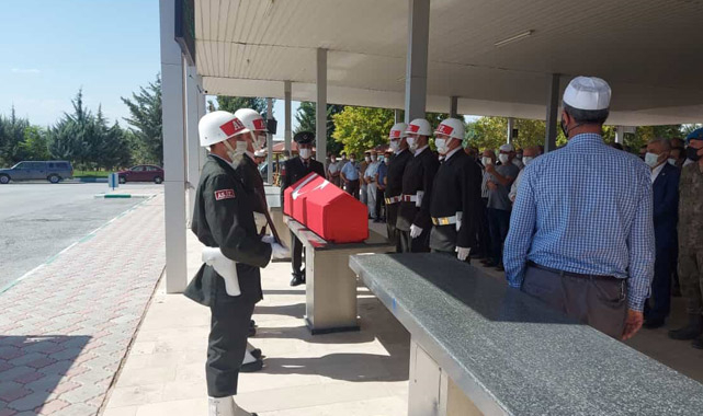 Vefat eden Arar için askeri tören!..