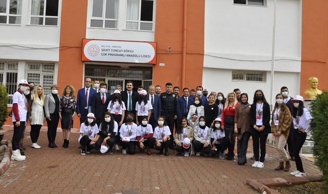 Arguvan İlçesinde TÜBİTAK 4006 bilim fuarı açıldı