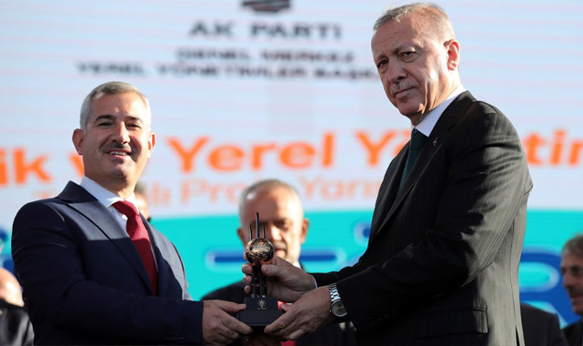 Erdoğan'dan Başkan Çınar'a ödül!