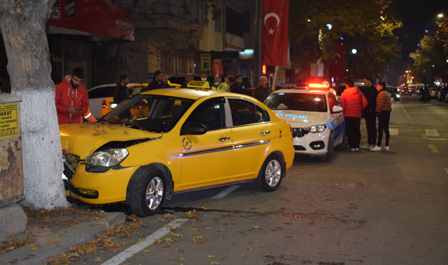 Feci kaza! Araç hurdaya döndü