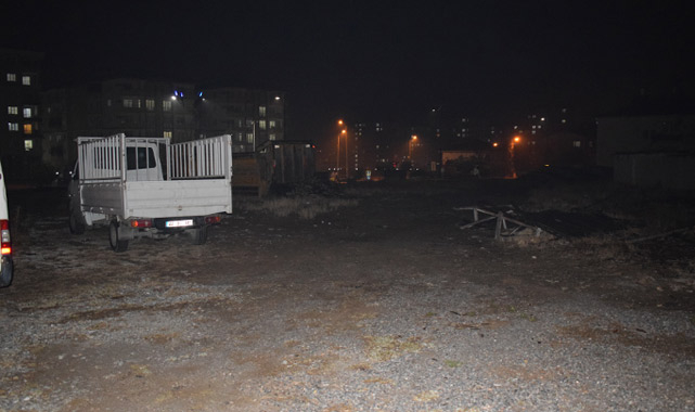 Karısını boş arazide defalarca bıçaklayarak öldürdü