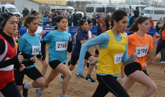 Sporcular madalya için yarıştılar