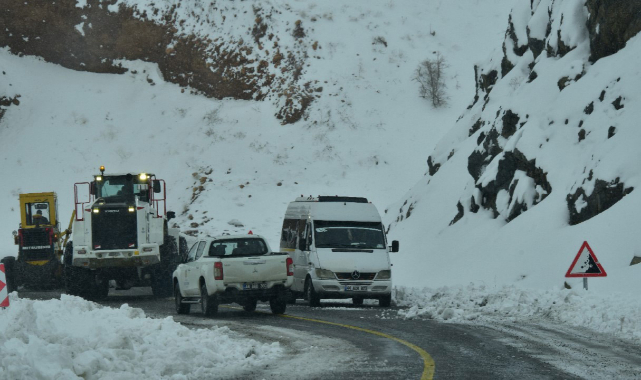 60 mahallenin yolu ulaşıma açıldı