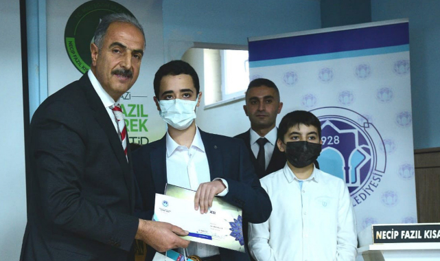 En güzel ezanı ve ayeti okuyan öğrencilere ödülleri verildi