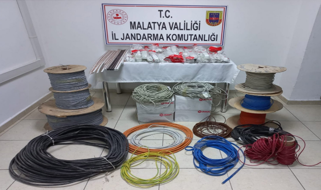 Hırsızlar jandarmadan kaçamadı!