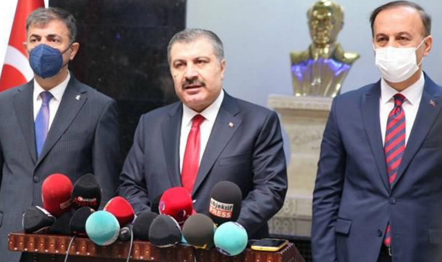 Koca: Omicron'un baskın varyant olmasını bekliyoruz